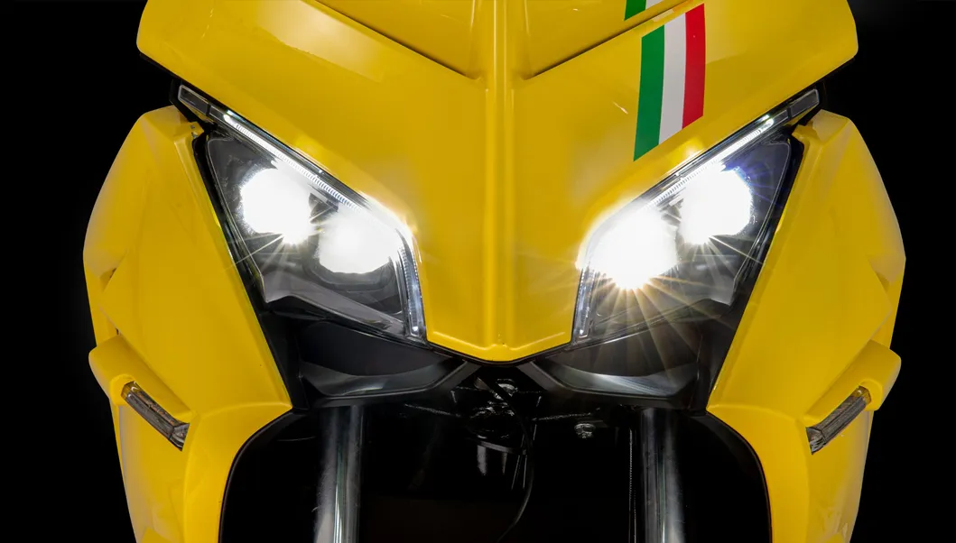 125/150cc EEC Gasoline Motor Scooter New Sportive Scooter Imola