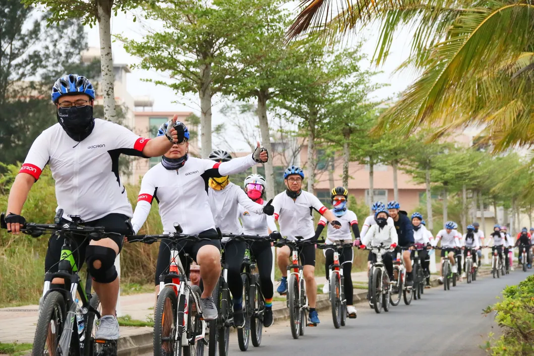 Gaciron Newest V20c-600 Bike Light Bike Front Light and Rear Light 2 in 1 LED Flashlight Bicycle Head Light